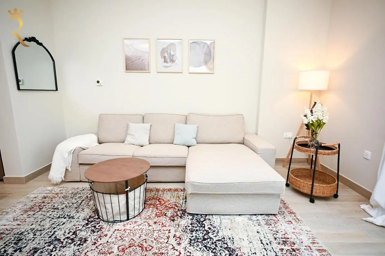 Champagne Pink Apartment - Yas Island أبو ظبي 0*,  الإمارات العربية المتحدة