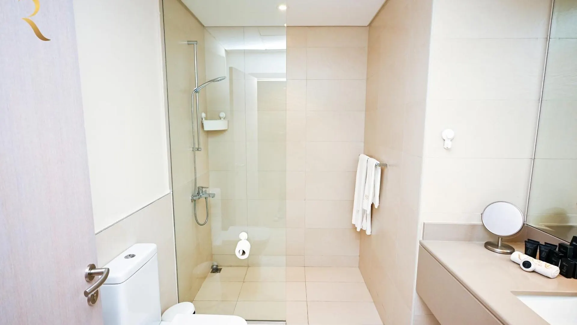 Champagne Pink Apartment - Yas Island Abu Dabi 0*,  Emiratos Árabes Unidos